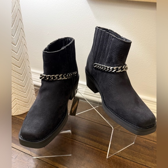 NEW HARLEY DAVISON WOMEN'S KORSEN CHAIN ANKLE
BOOT size 7.5 - Picture 4 of 14